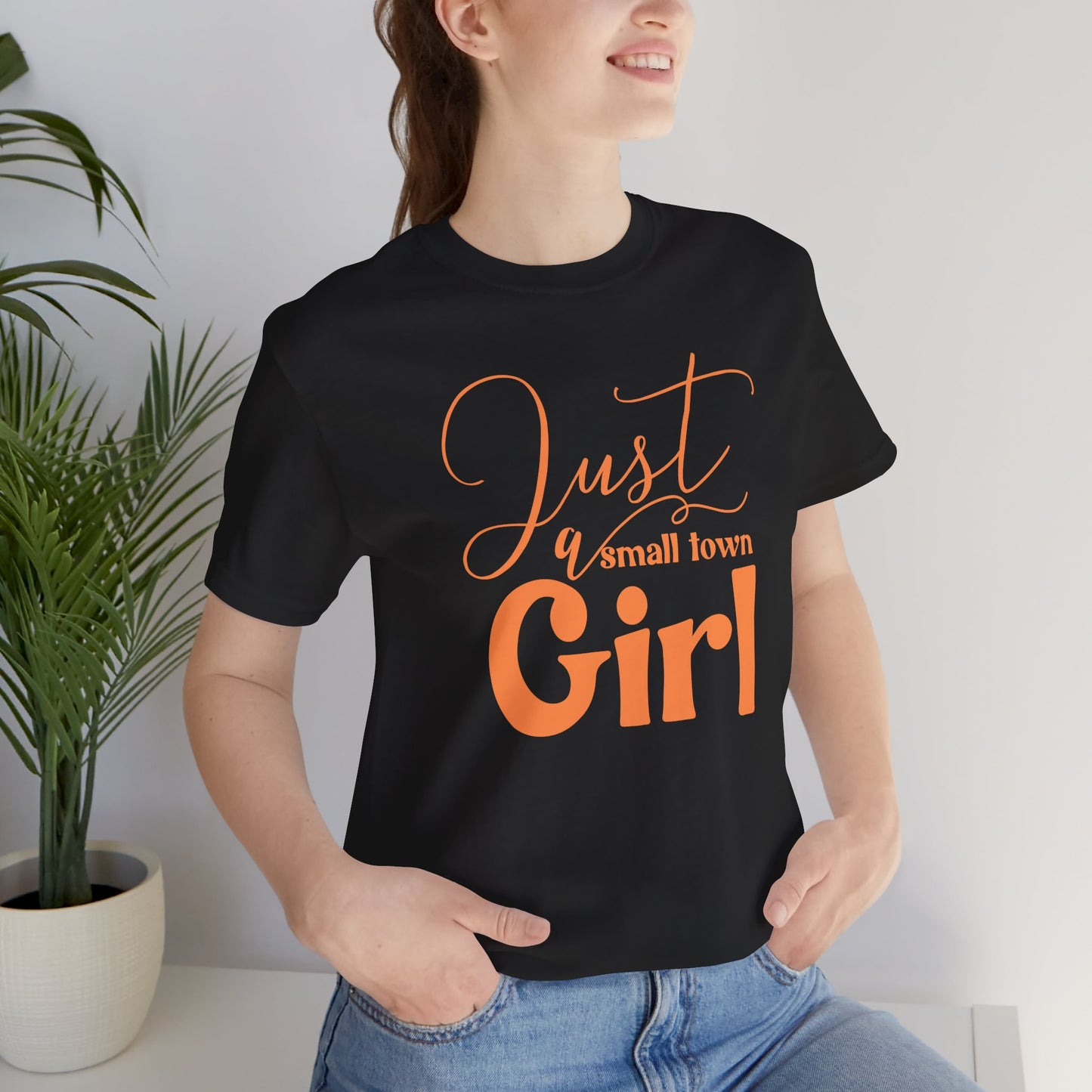 Camiseta de manga corta unisex JUST A SMALL TOWN GIRL 